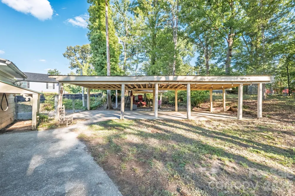 1659 maple Avenue Albemarle, NC 28001