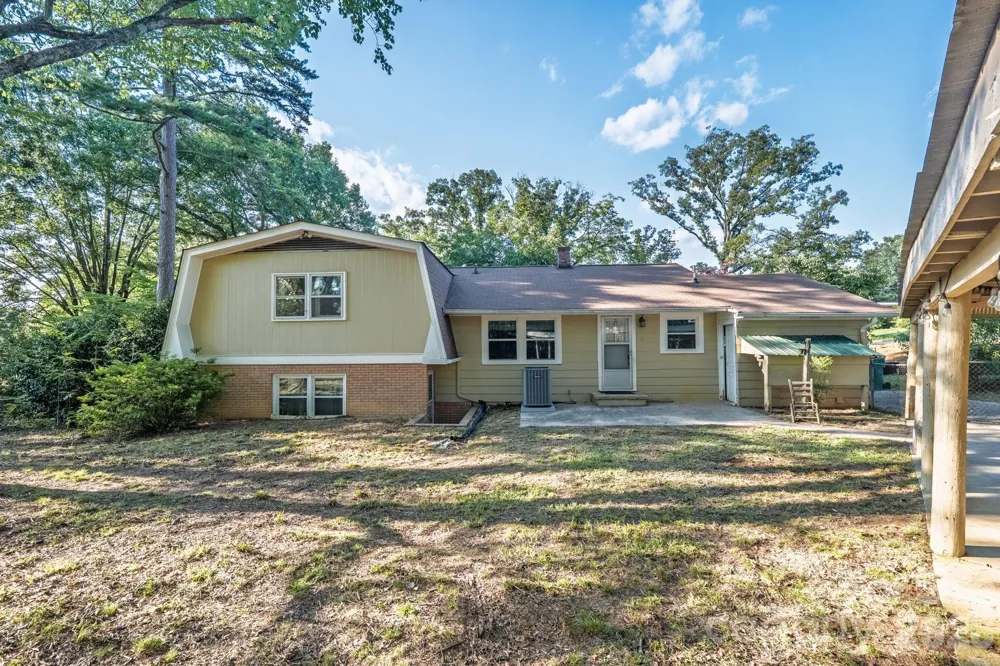 1659 maple Avenue Albemarle, NC 28001