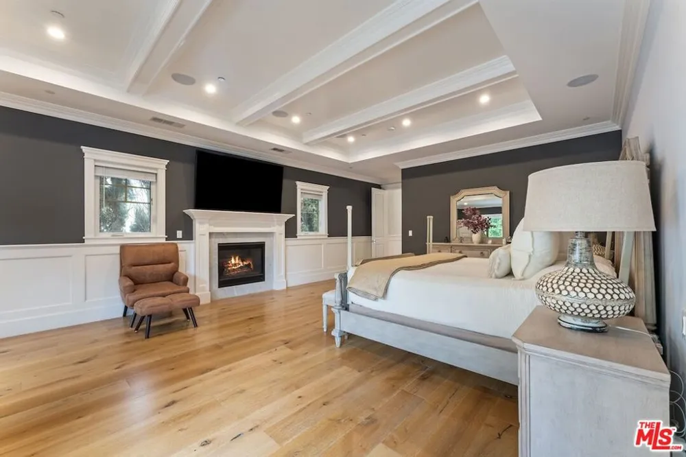 5523 Longridge Avenue Sherman Oaks, CA 91401