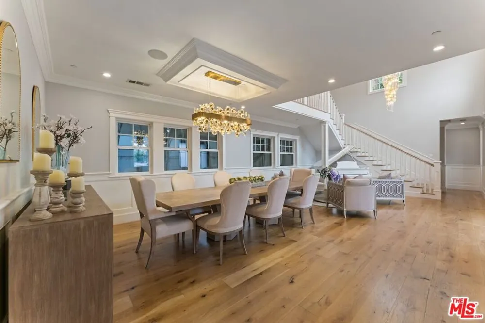 5523 Longridge Avenue Sherman Oaks, CA 91401