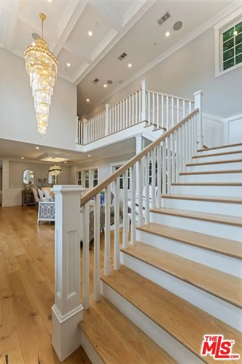 5523 Longridge Avenue Sherman Oaks, CA 91401