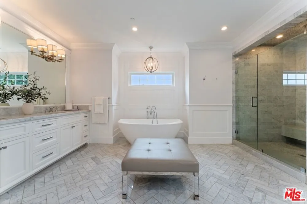 5523 Longridge Avenue Sherman Oaks, CA 91401