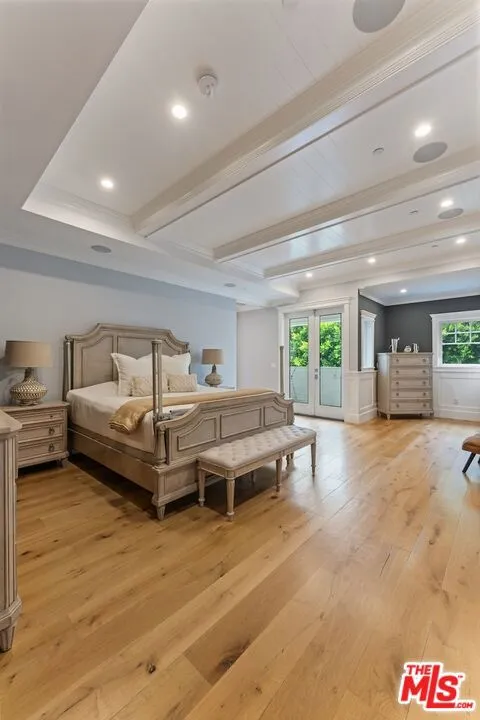5523 Longridge Avenue Sherman Oaks, CA 91401