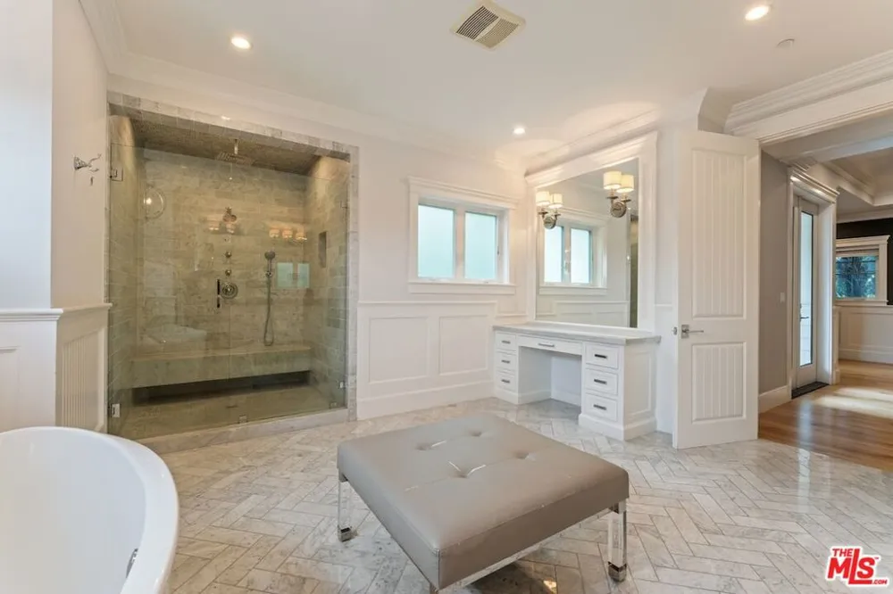5523 Longridge Avenue Sherman Oaks, CA 91401