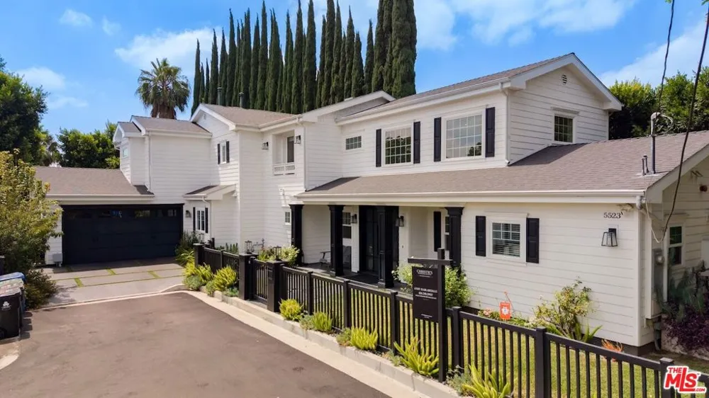 5523 Longridge Avenue Sherman Oaks, CA 91401