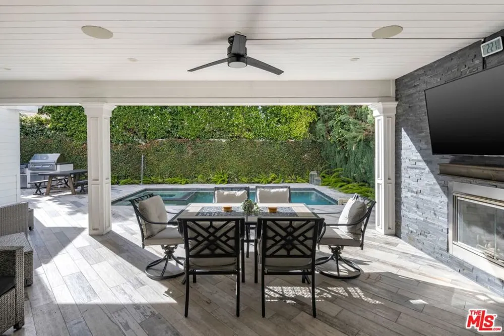 5523 Longridge Avenue Sherman Oaks, CA 91401