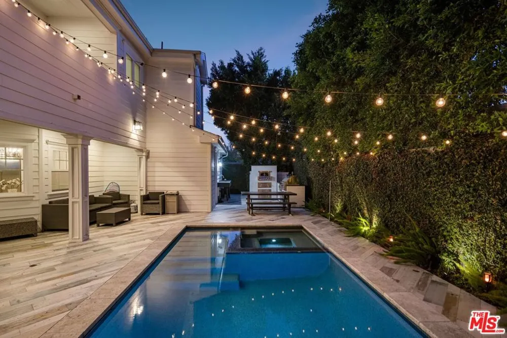 5523 Longridge Avenue Sherman Oaks, CA 91401