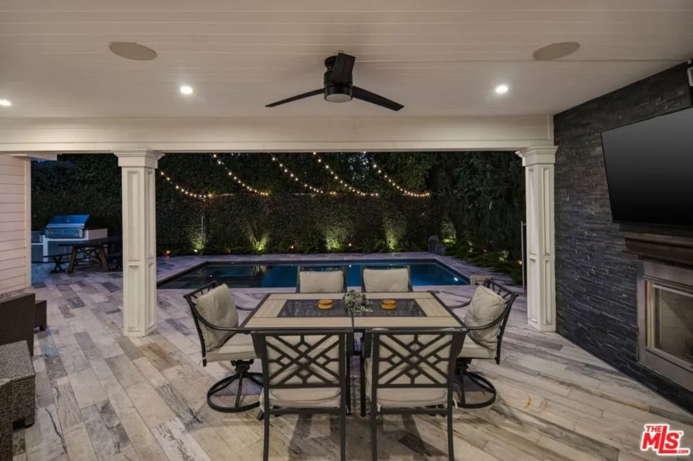 5523 Longridge Avenue Sherman Oaks, CA 91401