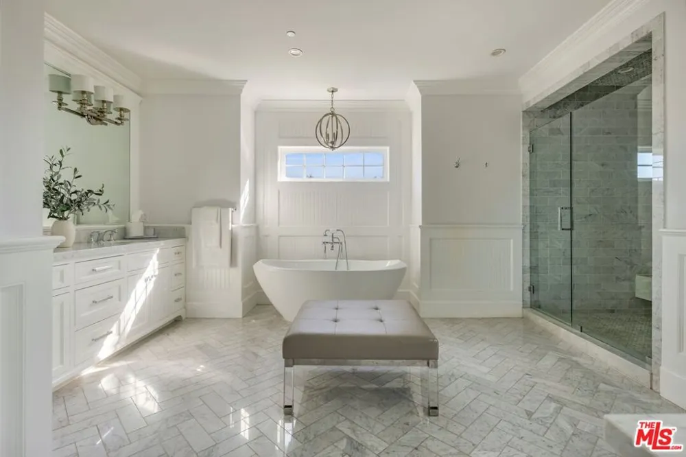 5523 Longridge Avenue Sherman Oaks, CA 91401