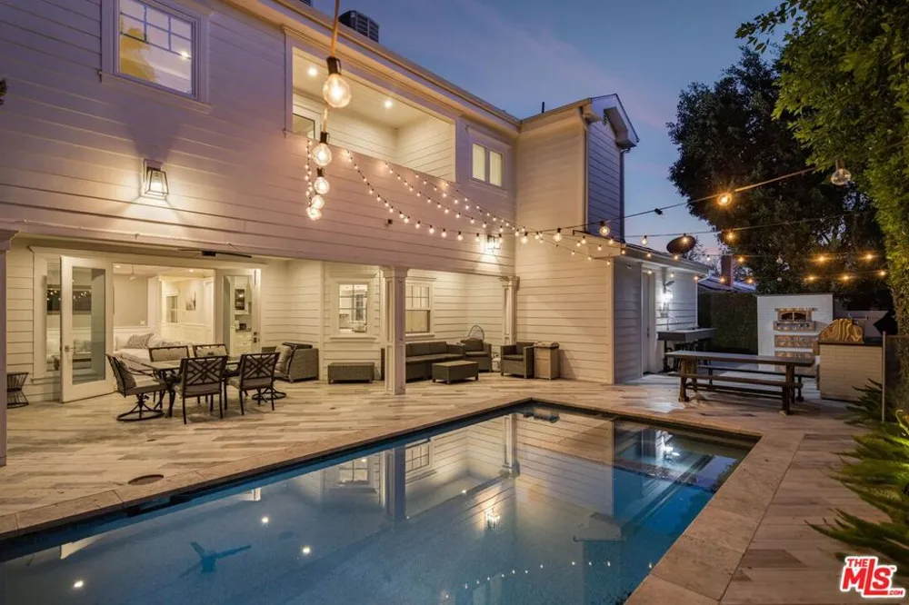 5523 Longridge Avenue Sherman Oaks, CA 91401