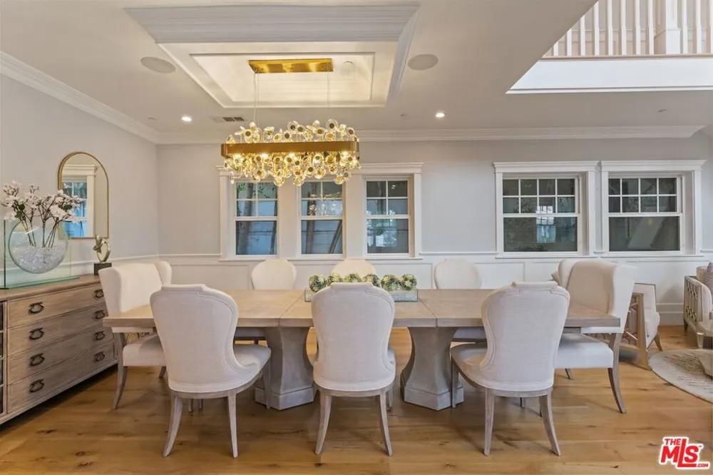 5523 Longridge Avenue Sherman Oaks, CA 91401