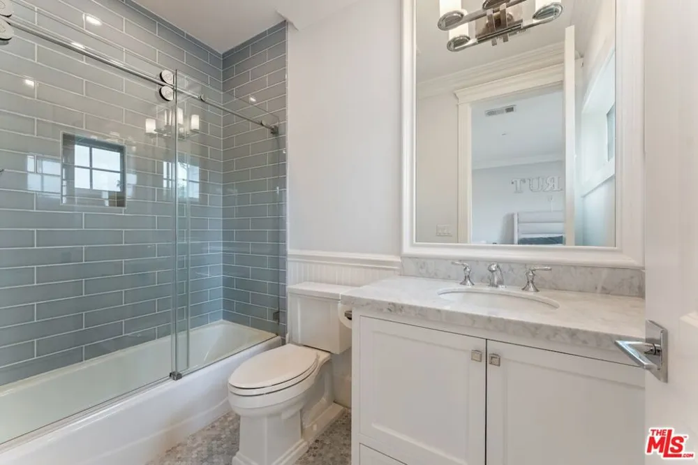5523 Longridge Avenue Sherman Oaks, CA 91401