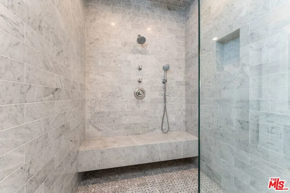 5523 Longridge Avenue Sherman Oaks, CA 91401
