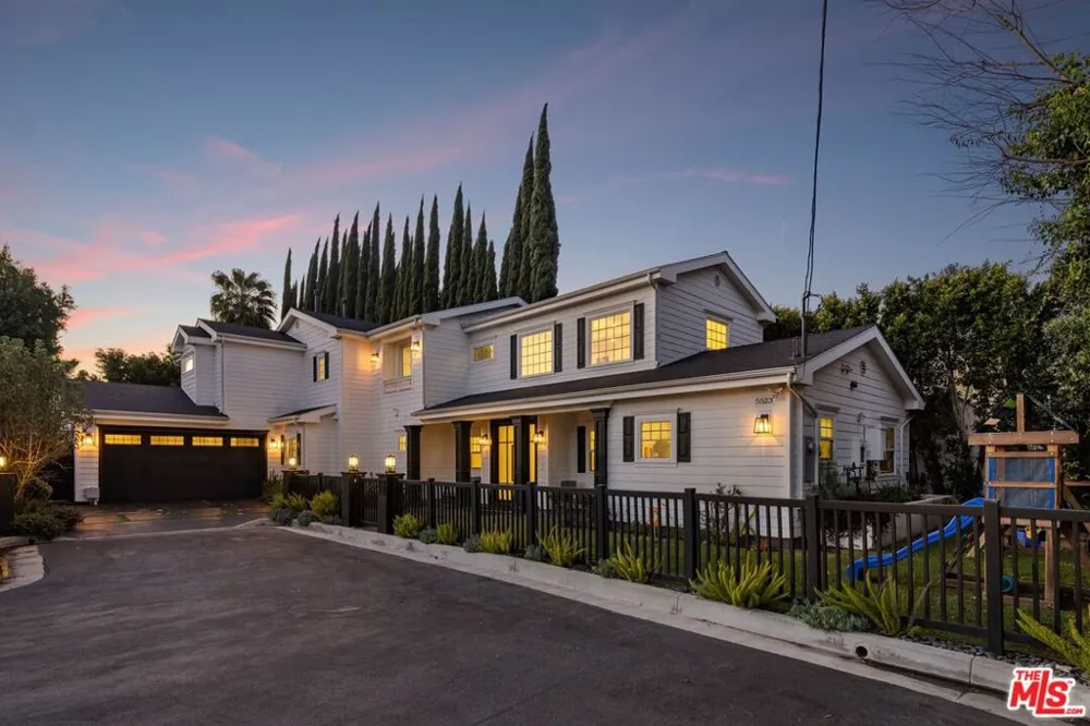 5523 Longridge Avenue Sherman Oaks, CA 91401