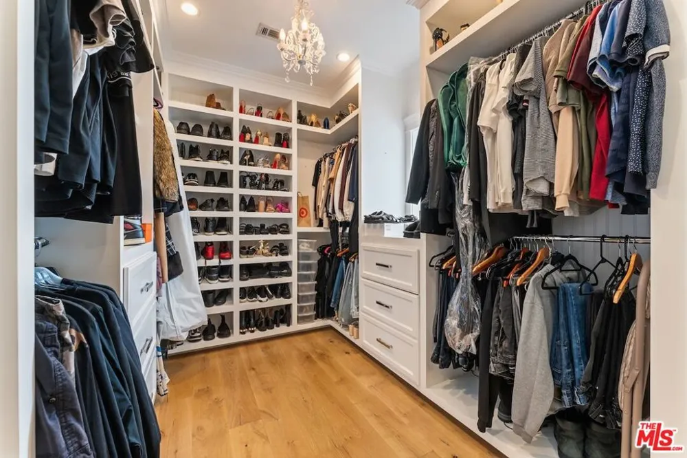 5523 Longridge Avenue Sherman Oaks, CA 91401