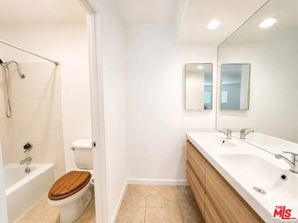 2170 S Palm Canyon Drive #28 Palm Springs, CA 92264