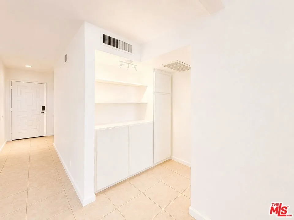 2170 S Palm Canyon Drive #28 Palm Springs, CA 92264