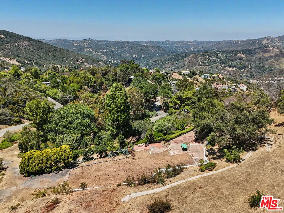 2188 Tuna Canyon Road Topanga, CA 90290
