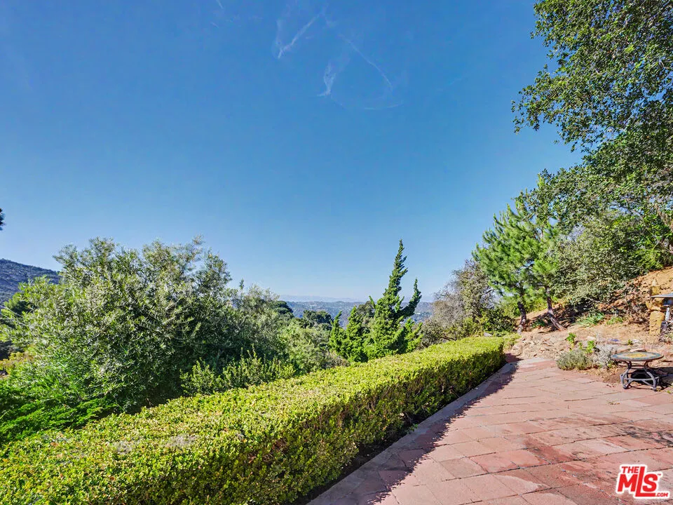 2188 Tuna Canyon Road Topanga, CA 90290