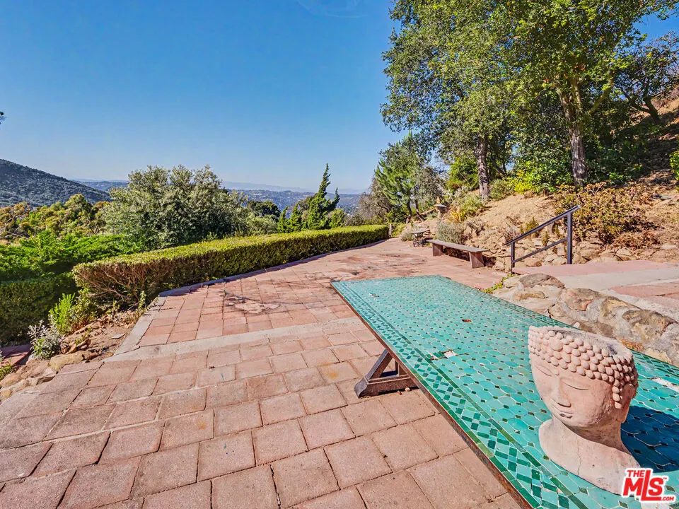 2188 Tuna Canyon Road Topanga, CA 90290