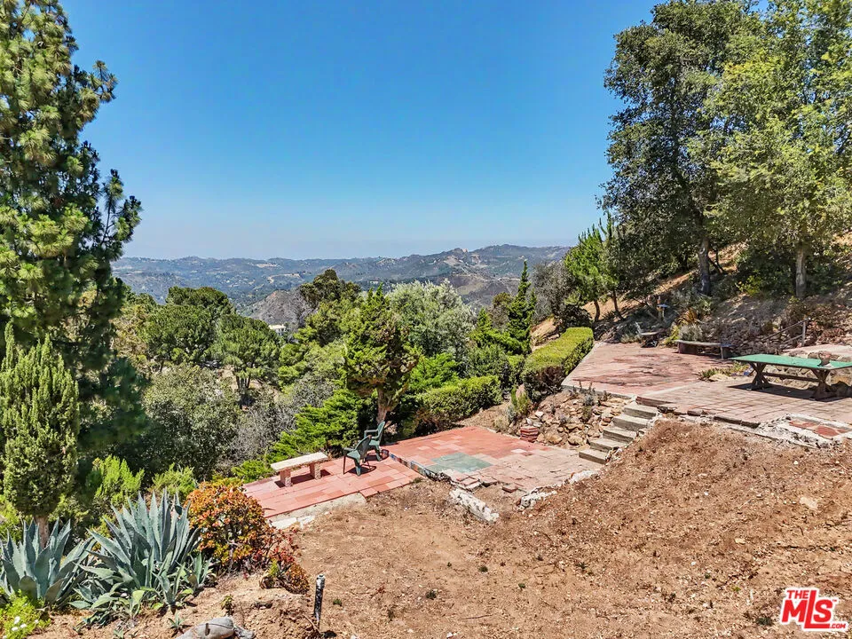 2188 Tuna Canyon Road Topanga, CA 90290