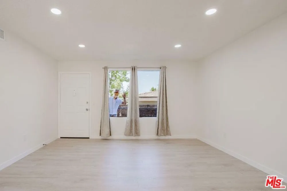 914 E Elk Avenue #3 Glendale, CA 91205