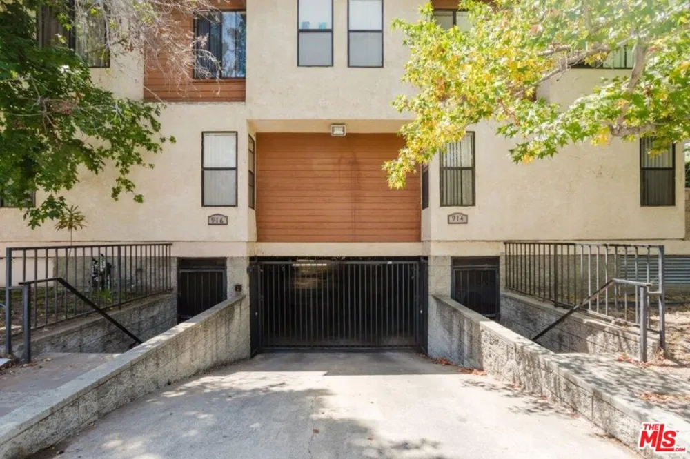 914 E Elk Avenue #3 Glendale, CA 91205