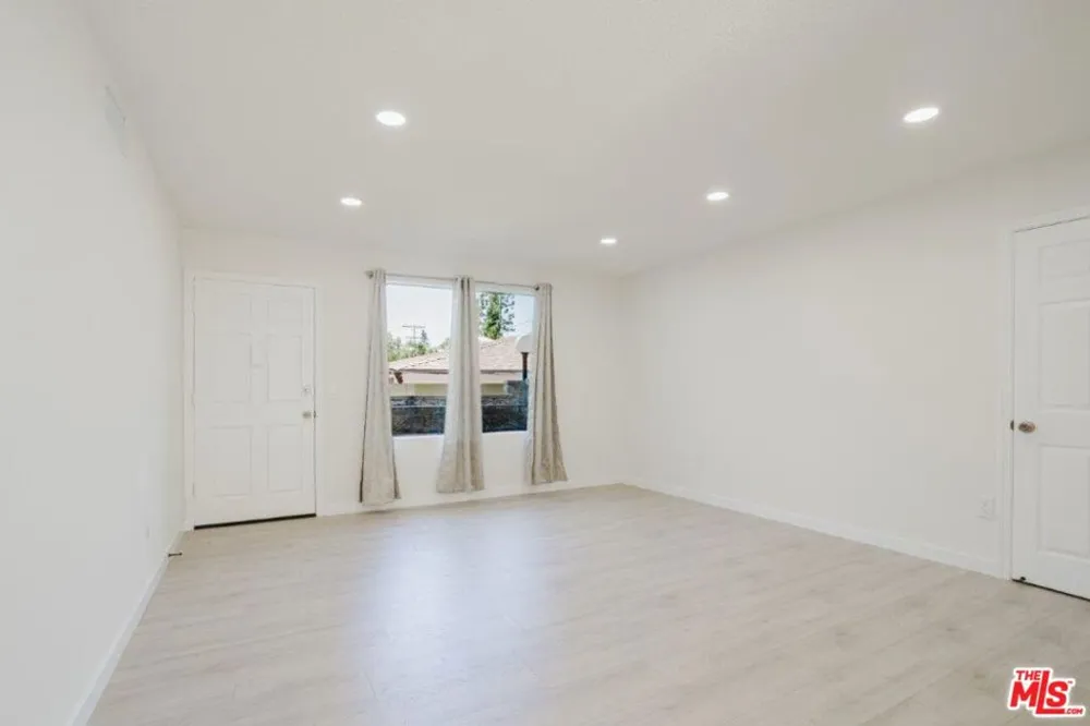914 E Elk Avenue #3 Glendale, CA 91205