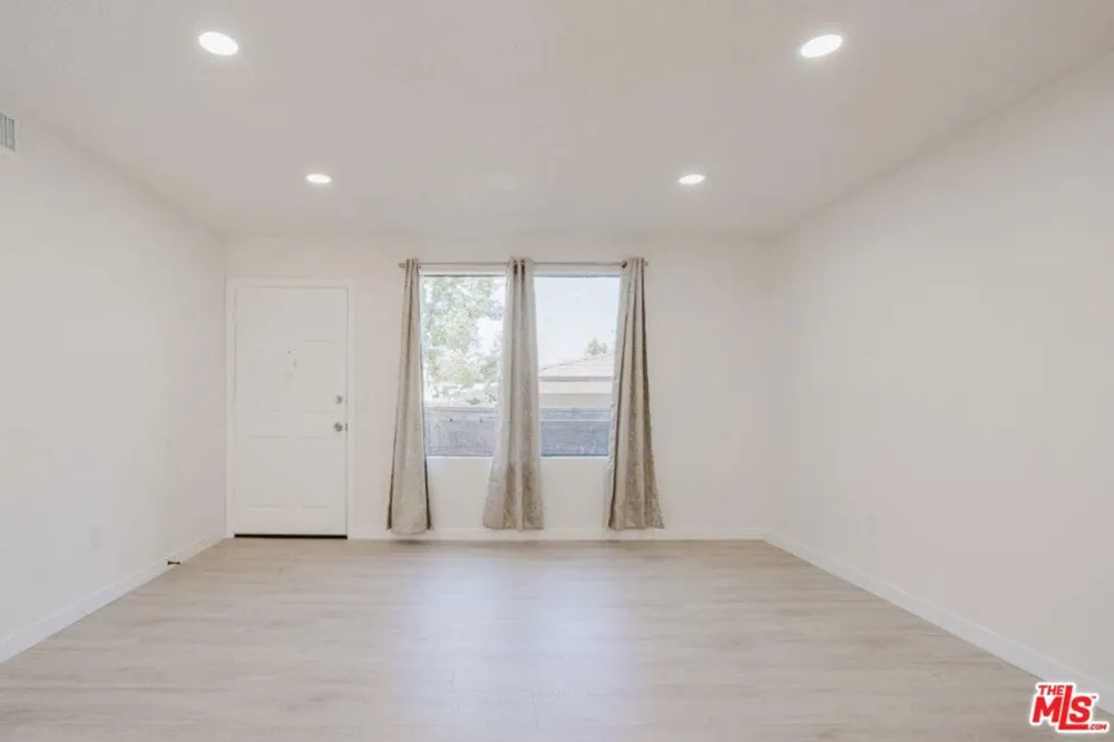 914 E Elk Avenue #3 Glendale, CA 91205