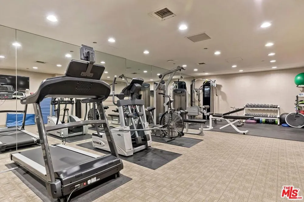 300 Swall Drive #452 Beverly Hills, CA 90211