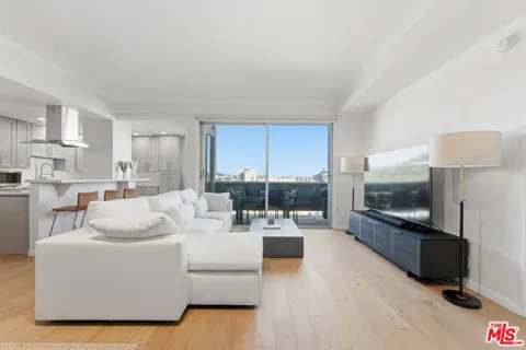 7250 Franklin Avenue #615