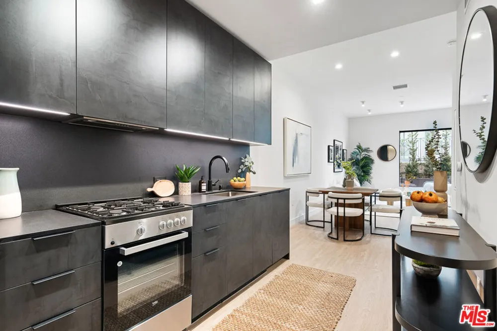 3688 Overland Avenue #PH3 Los Angeles, CA 90034