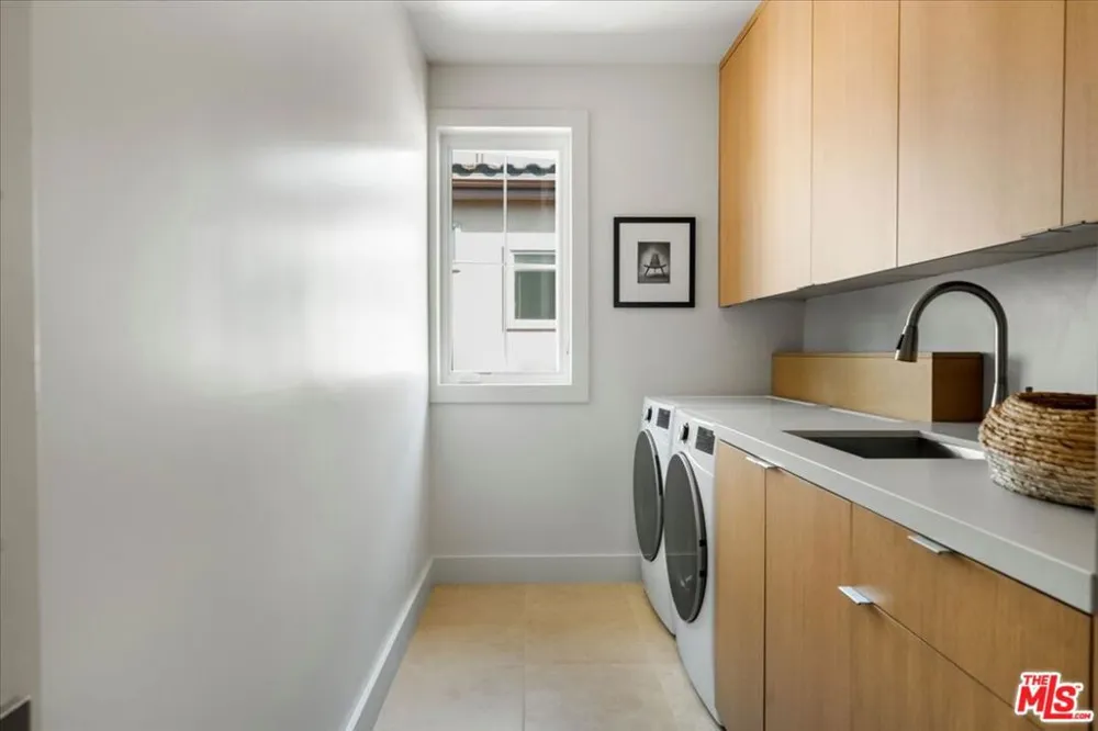 541 S Westgate Avenue Los Angeles, CA 90049