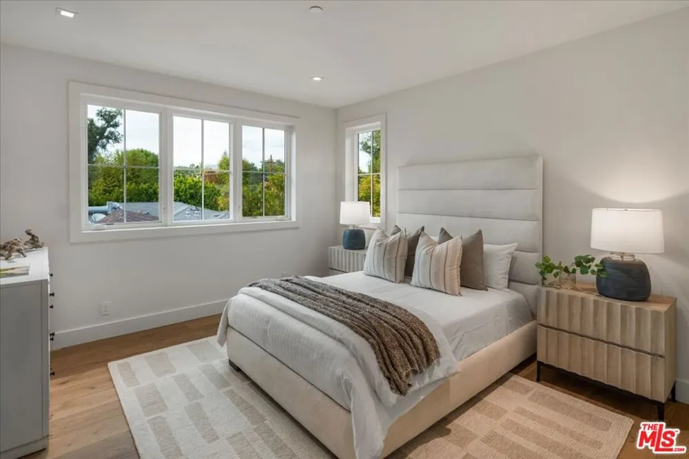 541 S Westgate Avenue Los Angeles, CA 90049