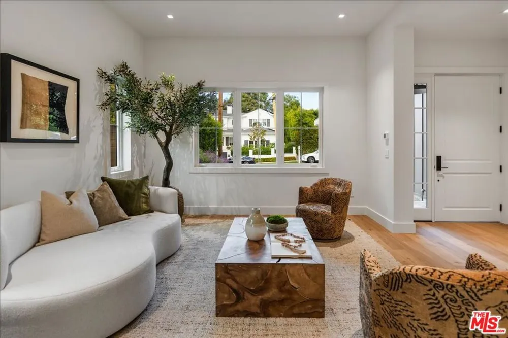541 S Westgate Avenue Los Angeles, CA 90049