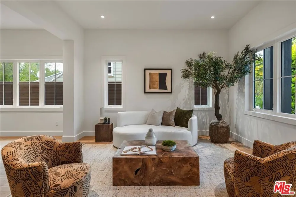 541 S Westgate Avenue Los Angeles, CA 90049
