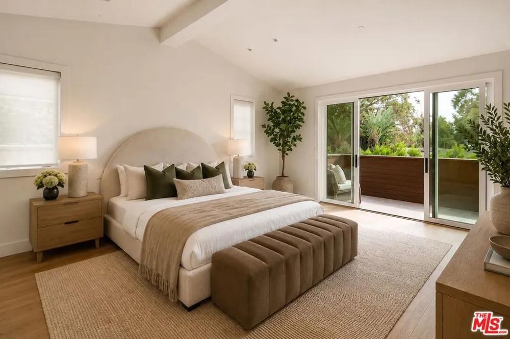 541 S Westgate Avenue Los Angeles, CA 90049