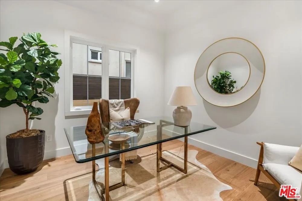 541 S Westgate Avenue Los Angeles, CA 90049