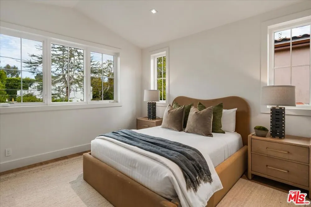 541 S Westgate Avenue Los Angeles, CA 90049