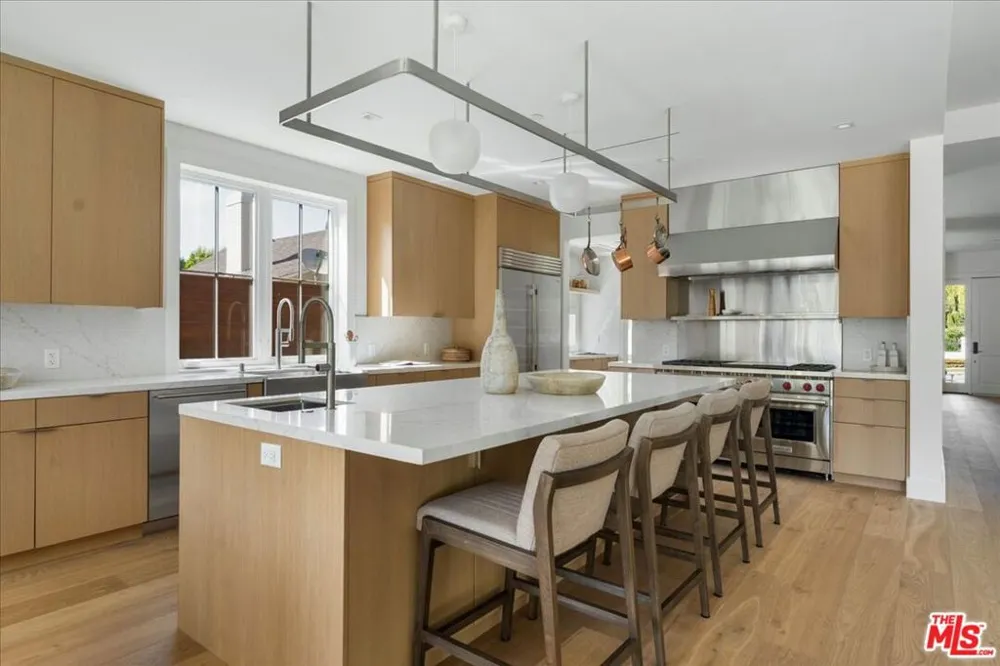 541 S Westgate Avenue Los Angeles, CA 90049