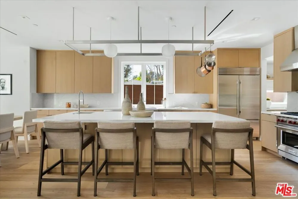 541 S Westgate Avenue Los Angeles, CA 90049