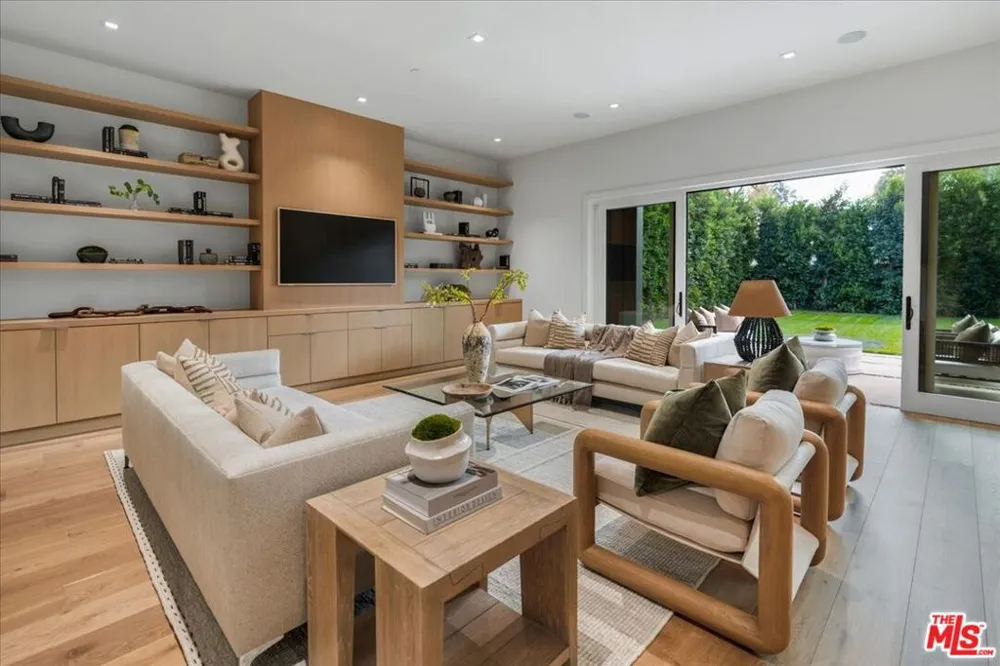 541 S Westgate Avenue Los Angeles, CA 90049