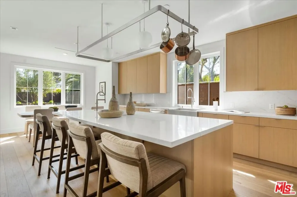 541 S Westgate Avenue Los Angeles, CA 90049