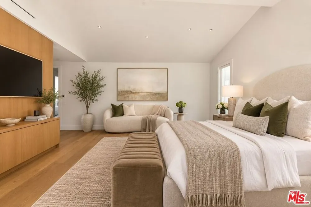 541 S Westgate Avenue Los Angeles, CA 90049