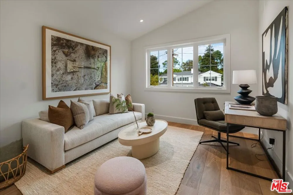 541 S Westgate Avenue Los Angeles, CA 90049