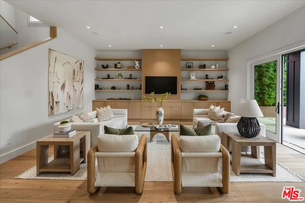 541 S Westgate Avenue Los Angeles, CA 90049