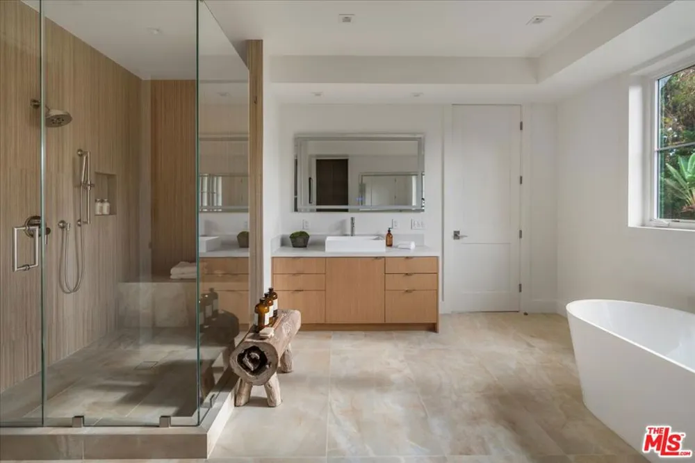 541 S Westgate Avenue Los Angeles, CA 90049