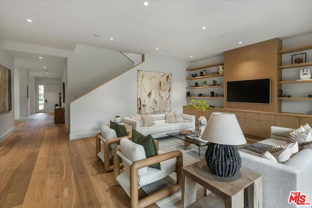 541 S Westgate Avenue Los Angeles, CA 90049