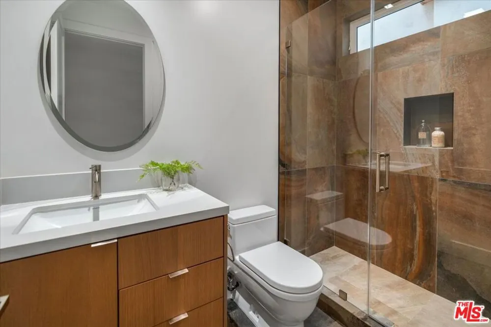 541 S Westgate Avenue Los Angeles, CA 90049
