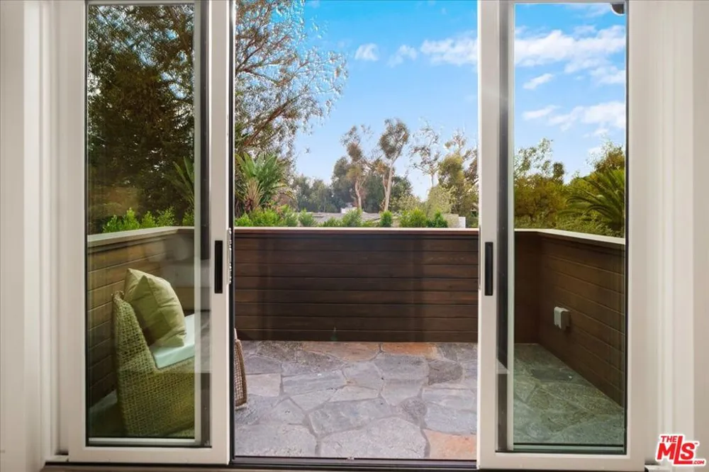 541 S Westgate Avenue Los Angeles, CA 90049